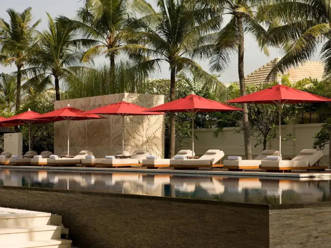 The Royal Santrian Hotel