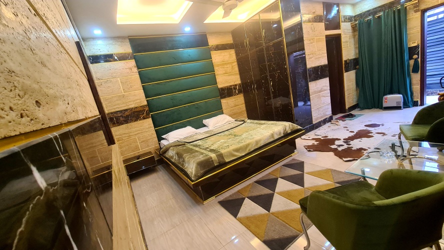 Deluxe Apartment