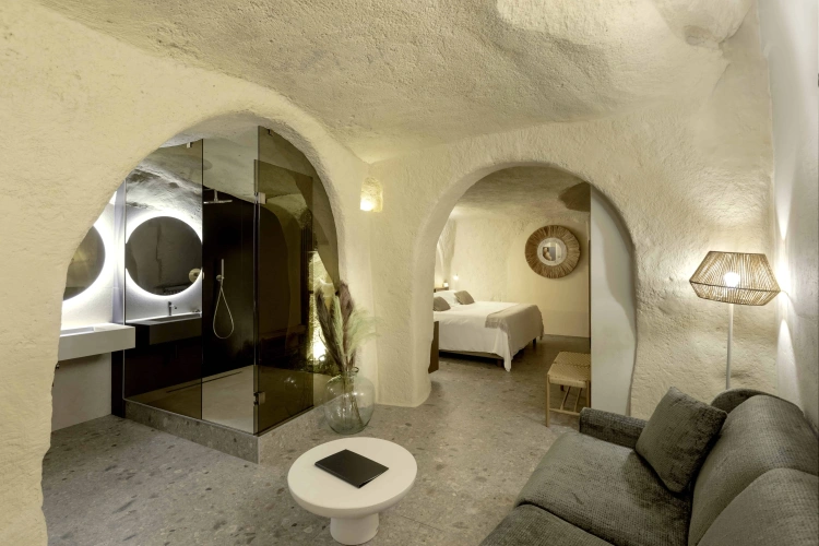 Cave with Patio Double room