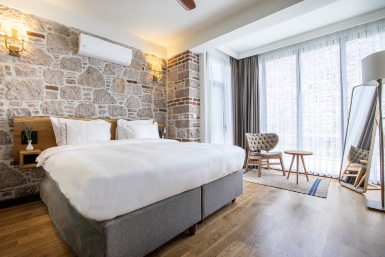Suite with garden view