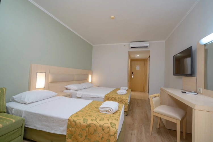 Large Quadruple room with balcony