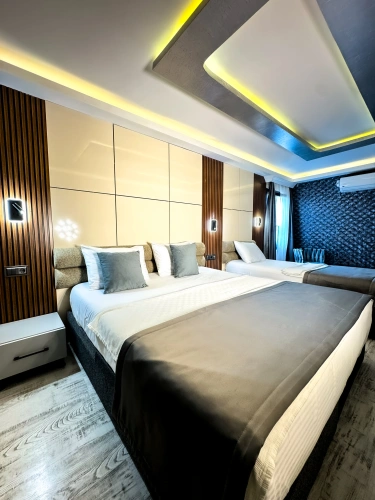 Deluxe Triple room with city view