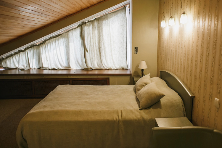 Двухместный номер Standard Мансарда двуспальная кровать