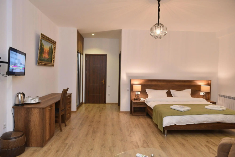King Tom Hotel
