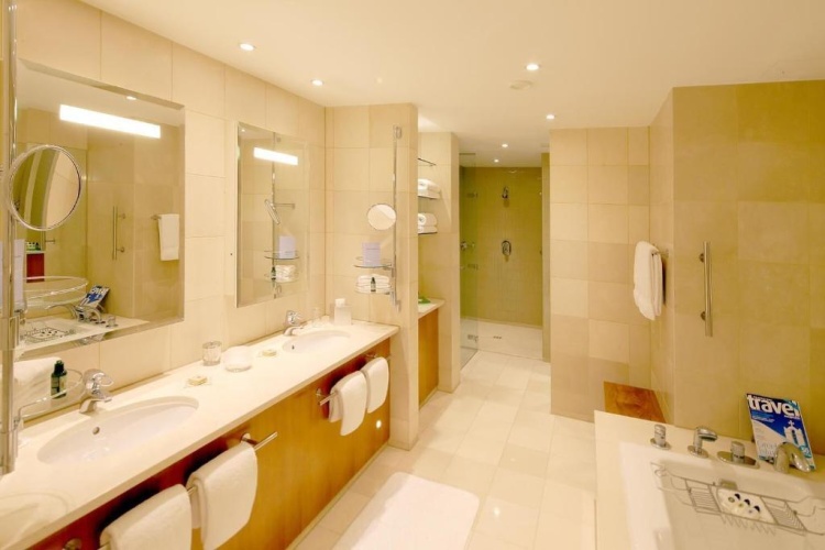 Canary Riverside Plaza Hotel photo 14