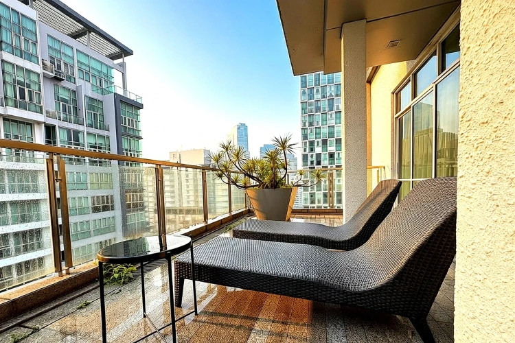 3 Bedrooms Presidential Sextuple Suite with balcony and with city view
