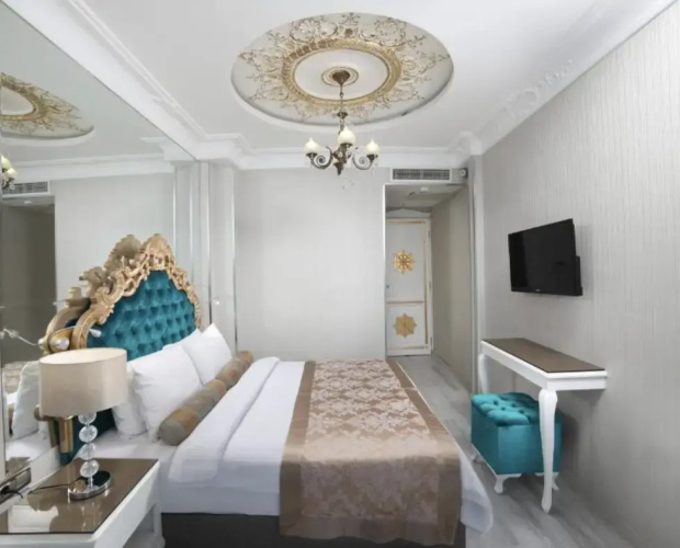 Standard Double room with street view