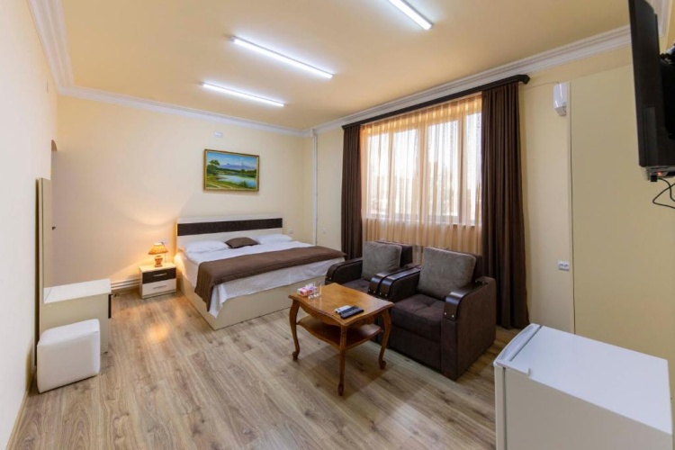 Deluxe Double room with city view