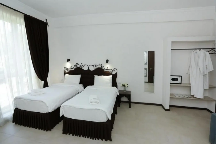 Superior Quadruple room with view