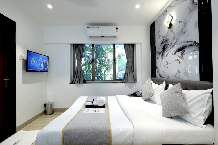 Attic Suite with city view