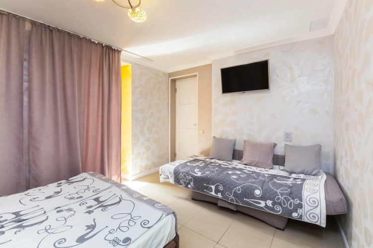 1 Bedroom Apartment with courtyard view