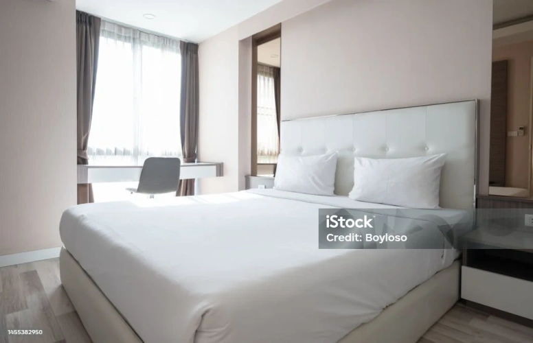 1 Bedroom Apartment with lake view