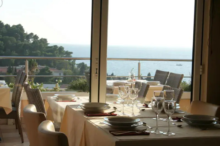 WGrand Hotel