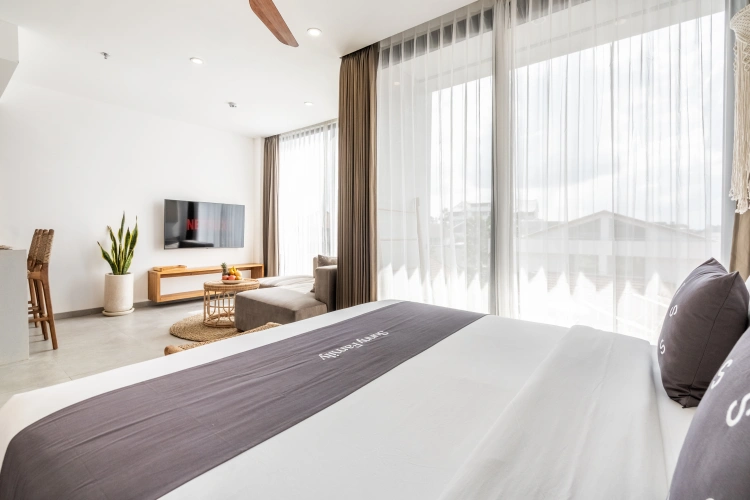 1 Bedroom Suite with balcony and with city view