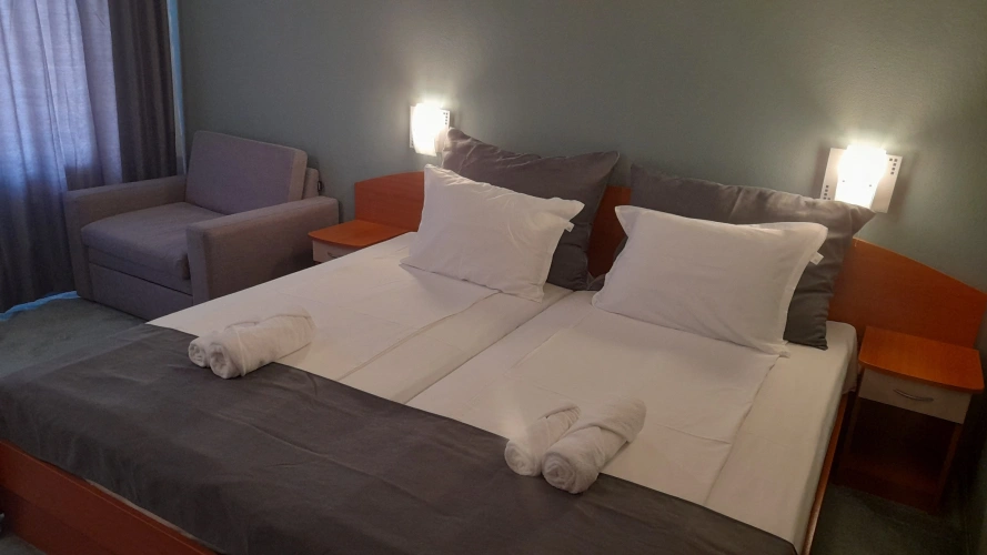 Standard Triple room