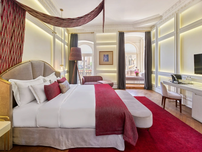 Suite with Istiklal Avenue view