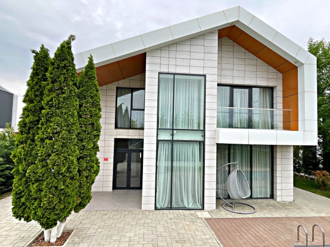 3 Bedrooms Villa with balcony