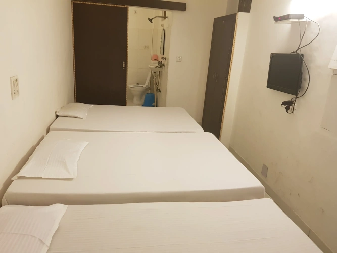 Economy Triple room