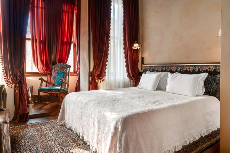 Suite with city view