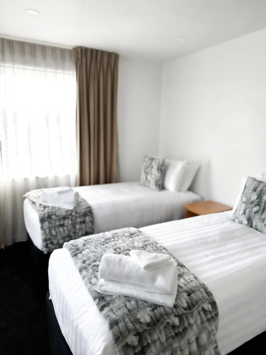 DeLorenzo's Studio Apartments Apartment Hotel