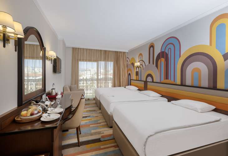 Comfort Standard Triple room with city view