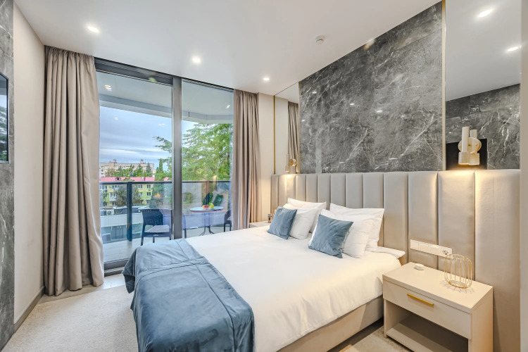 Фотография номера квартиры Апартаменты в центре Адлера с балконом и бассейном УК Вознесенский