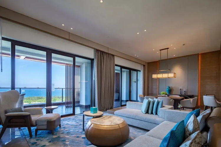 Luxury Suite with balcony and with ocean view