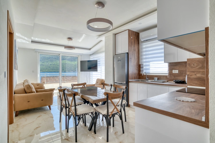 3 Bedrooms Superior Apartment with balcony and with sea view