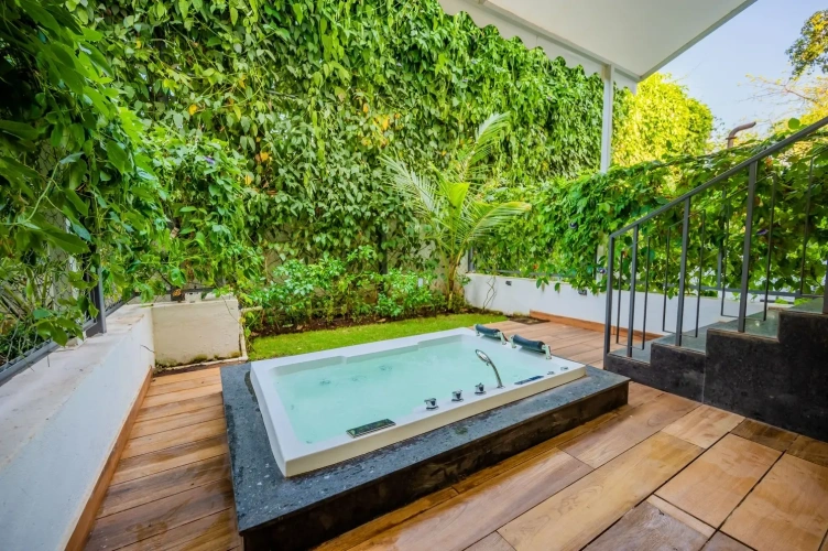 Suite with garden view