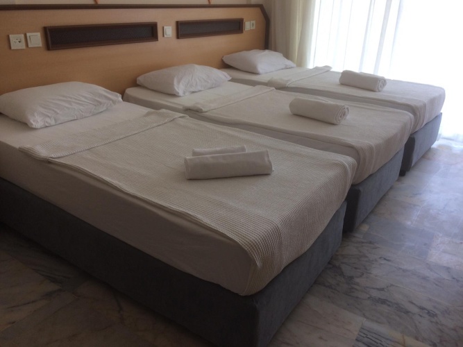 Standard Triple room