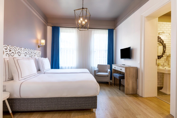 Deluxe Double room with city view