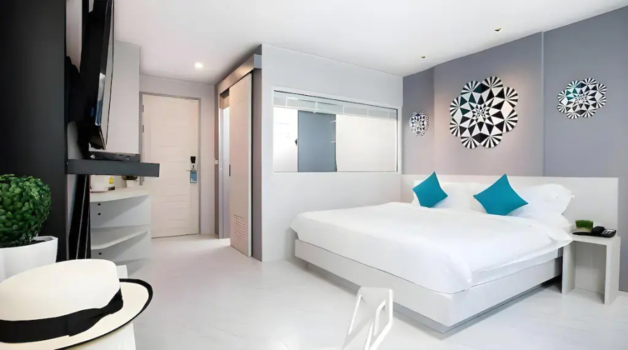 Superior Double room with balcony and with city view