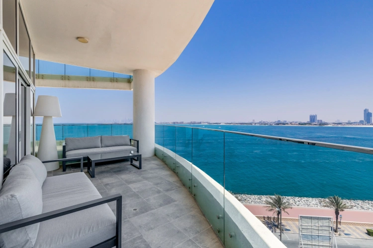 2 Bedrooms Apartment with balcony and with sea view