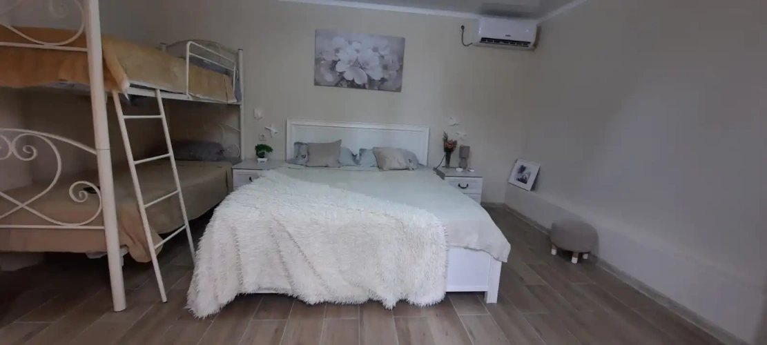 Standard Quadruple room with view