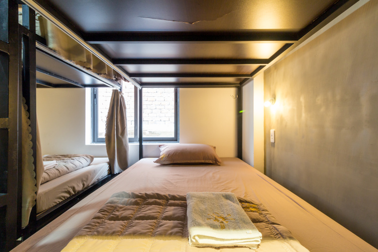 Bed in Dorm with sea view