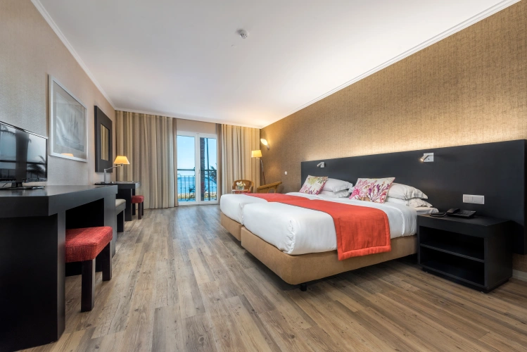 Twin room with sea view