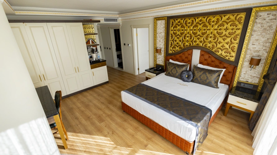 2 rooms Family Jacuzzi Quadruple Suite