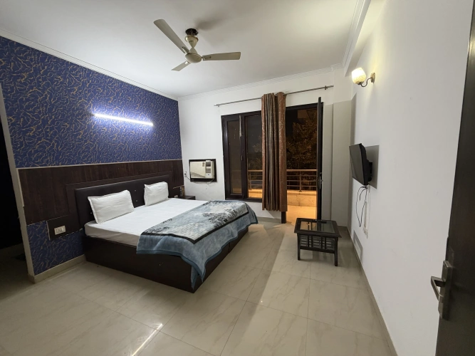 Deluxe Double room with balcony and with garden view