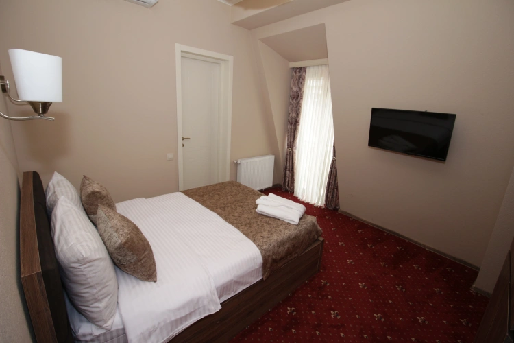 Standard Double room with city view