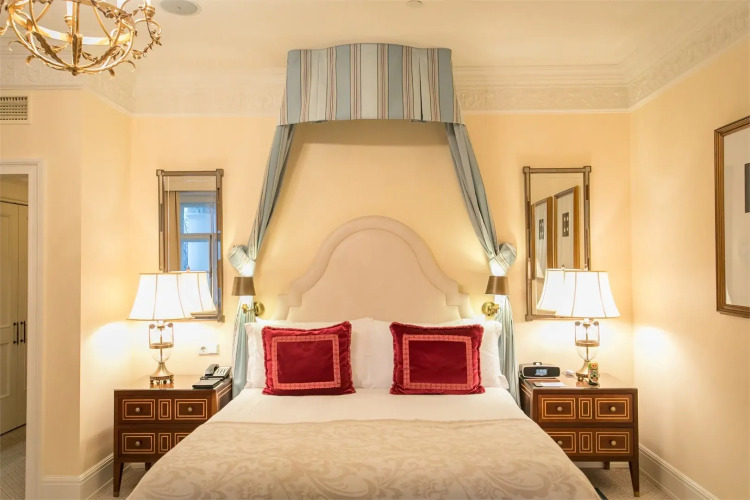 Фотография номера гостиницы Отель Four Seasons Lion Palace