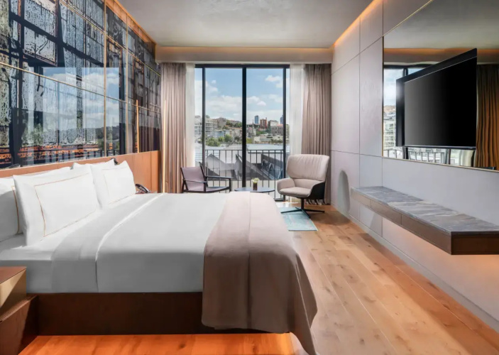 1 Bedroom Premium Suite with balcony and with partial sea view