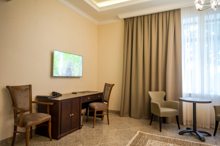 Royal Plus Hotel