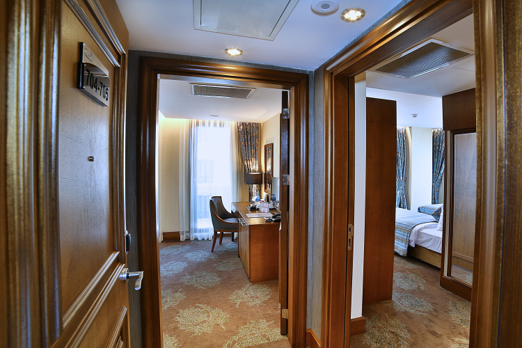 2 Bedrooms Quadruple Family Suite with city view