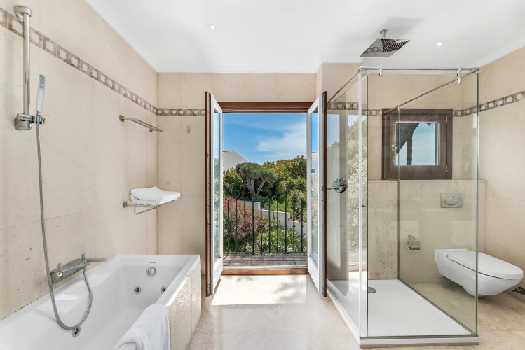 All About Villa Puente Romano
