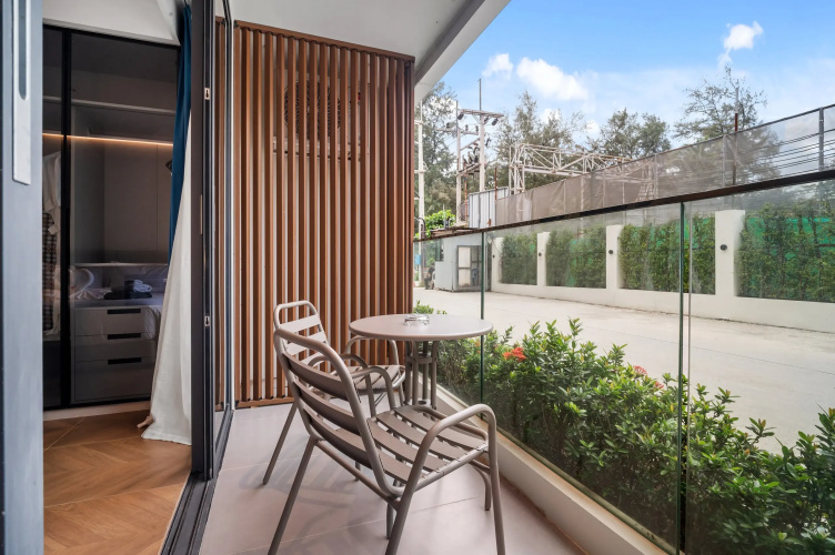 Resort Stylish Beachfront Studio A110 Layan Apartments
