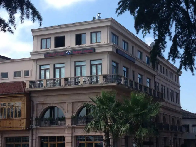 MONI Hotel