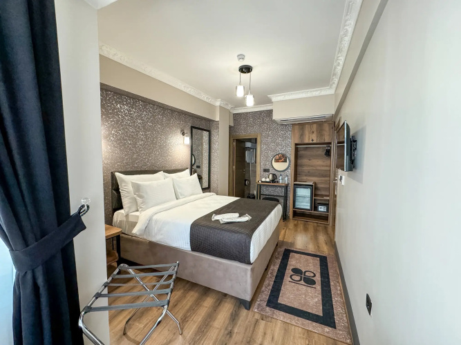 Grand Clover Hotel