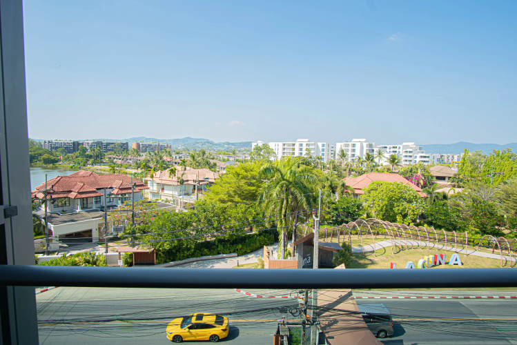 Comfortable with panoramic view in Laguna Apartments