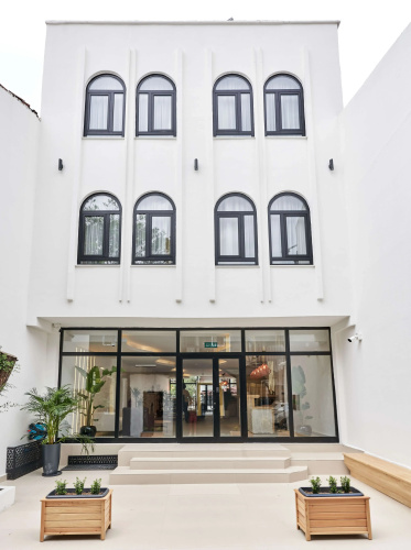 Audo Local Hotel