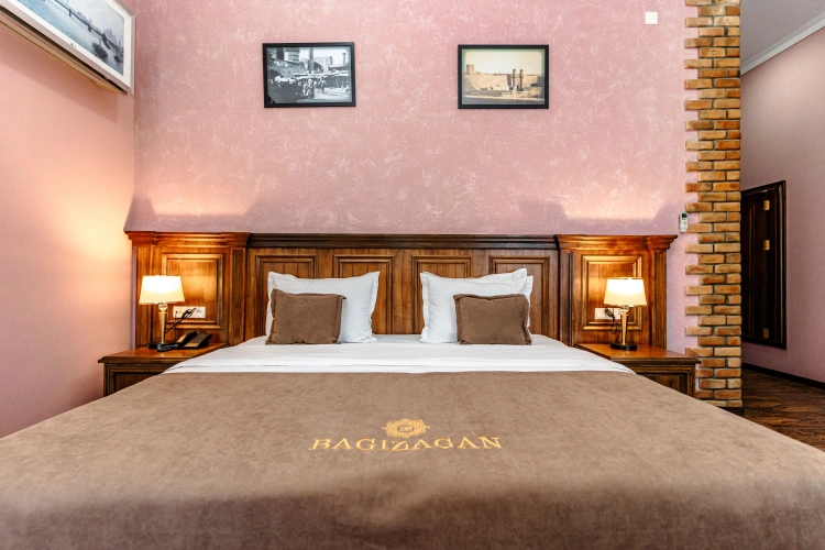 Deluxe Double room with city view